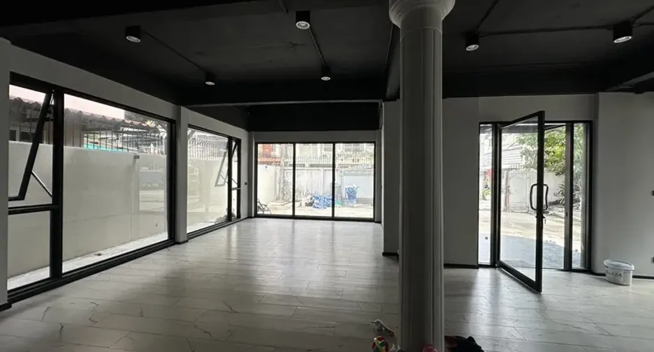 出租 公寓 独立屋 在 Phra Khanong, 曼谷