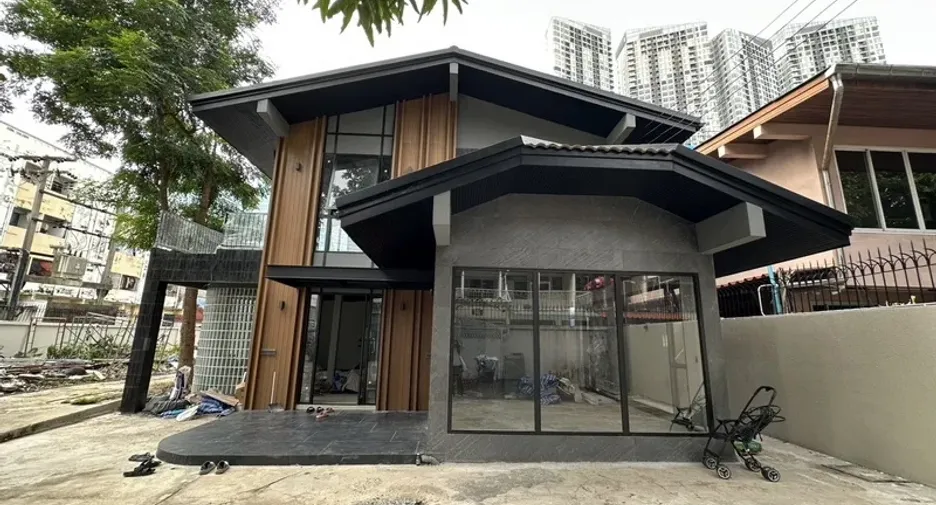 出租 公寓 独立屋 在 Phra Khanong, 曼谷