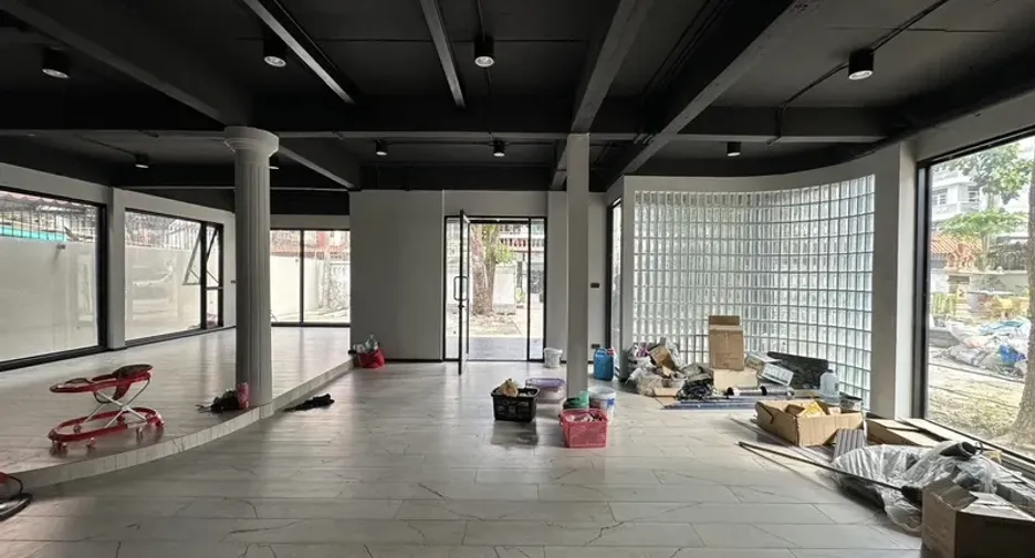出租 公寓 独立屋 在 Phra Khanong, 曼谷