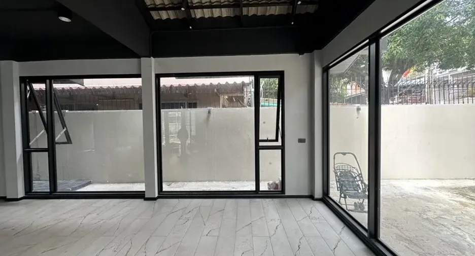 出租 公寓 独立屋 在 Phra Khanong, 曼谷