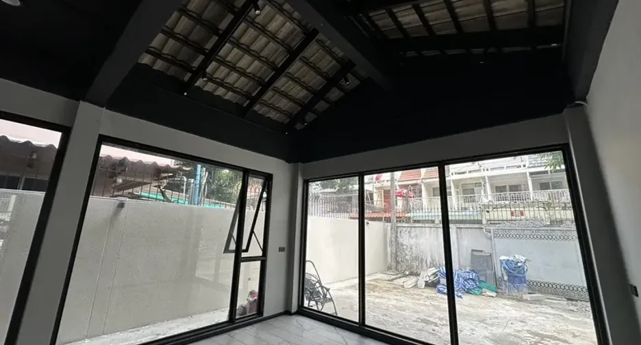 出租 公寓 独立屋 在 Phra Khanong, 曼谷