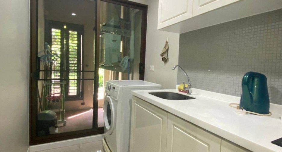 For sale 1 bed condo in Khlong Toei, Bangkok