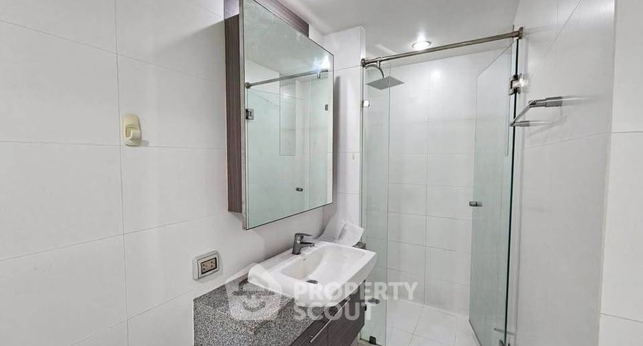 For rent 1 bed condo in Pathum Wan, Bangkok