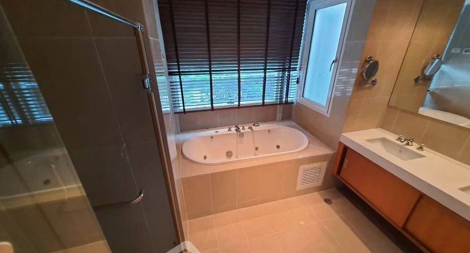 Wohnung zur Miete mit 3 Zimmer in Pathum Wan, Bangkok