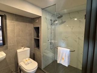 À vendre 2 chambres condo à Khan Na Yao, Bangkok