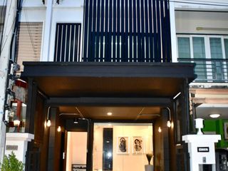 À louer et à vendre 3 chambres maison de ville à Lat Phrao, Bangkok