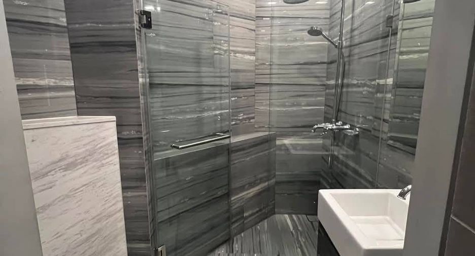 Продажа 2 спальни кондо в Щаттхана, Бангкок