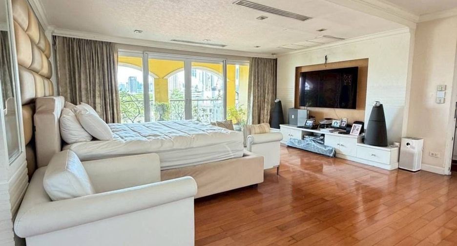 For sale 4 bedrooms condo in Khlong Toei, Bangkok