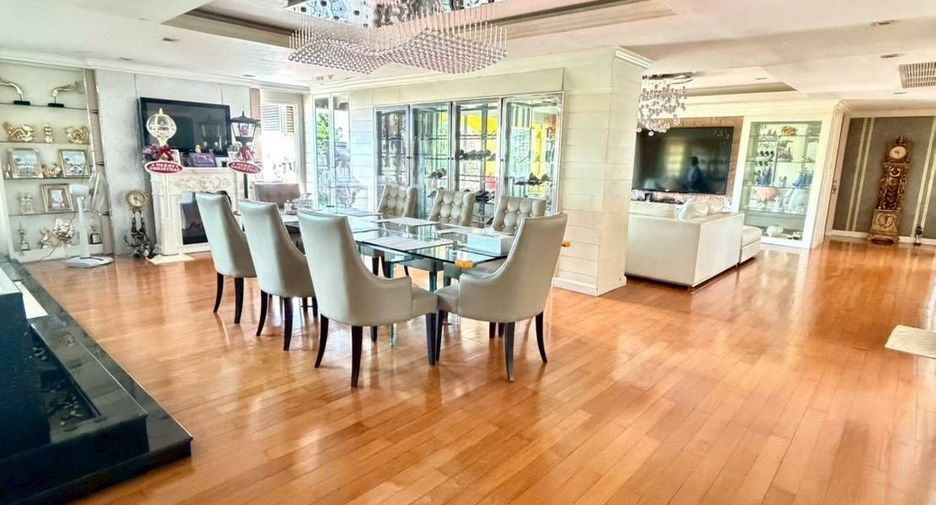 For sale 4 bedrooms condo in Khlong Toei, Bangkok