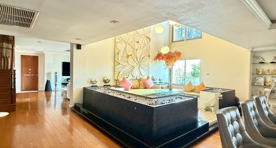 For sale 4 bedrooms condo in Khlong Toei, Bangkok