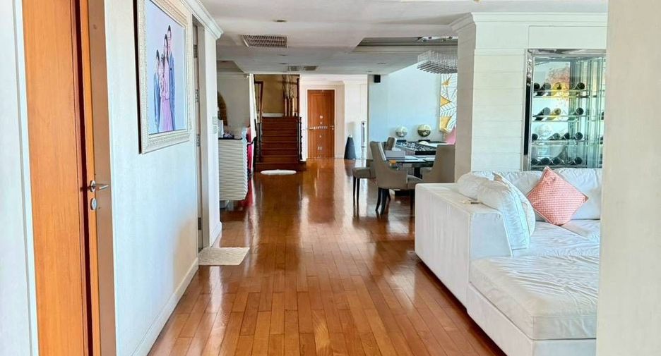 For sale 4 bedrooms condo in Khlong Toei, Bangkok