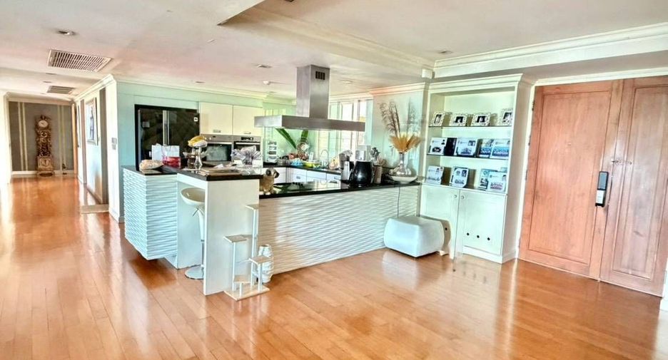 For sale 4 bedrooms condo in Khlong Toei, Bangkok