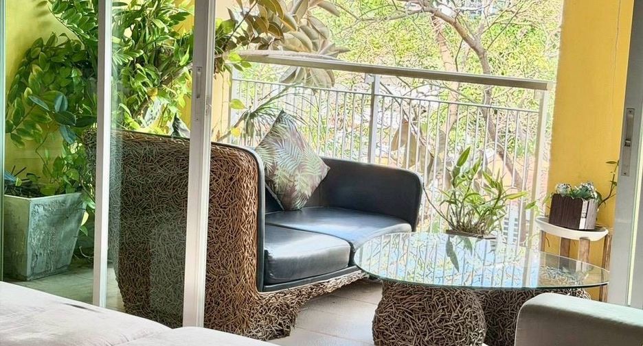 For sale 4 bedrooms condo in Khlong Toei, Bangkok