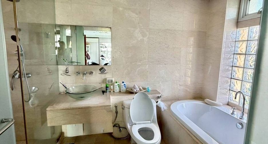 For sale 4 bedrooms condo in Khlong Toei, Bangkok