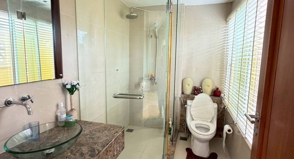 For sale 4 bedrooms condo in Khlong Toei, Bangkok