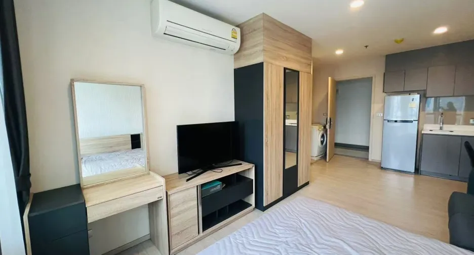 For sale studio condo in Huai Khwang, Bangkok