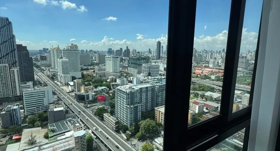 Condo en venta y en alquiler de 1 habitaciones en Huai Khwang, Bangkok