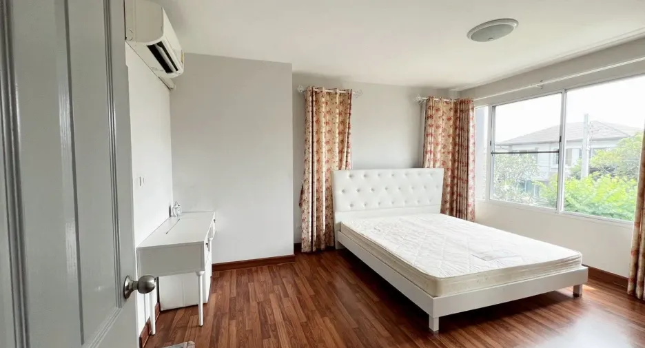 For rent 3 bedrooms house in San Kamphaeng, Chiang Mai