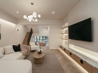 ให้เช่า 5 ห้องนอน ทาวน์เฮ้าส์ ใน วัฒนา, กรุงเทพฯ