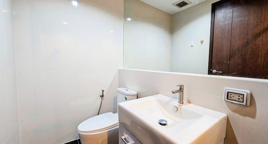 For rent 2 bedrooms condo in Sathon, Bangkok