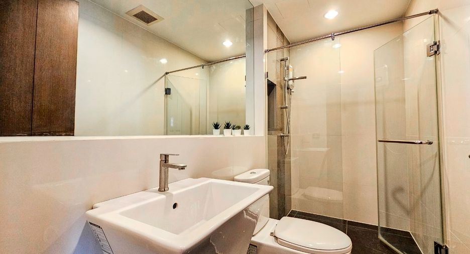 For rent 2 bedrooms condo in Sathon, Bangkok