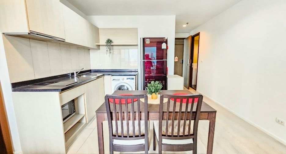 For rent 2 bedrooms condo in Sathon, Bangkok