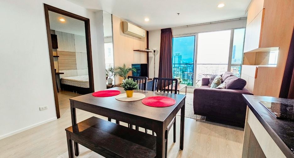 For rent 2 bedrooms condo in Sathon, Bangkok