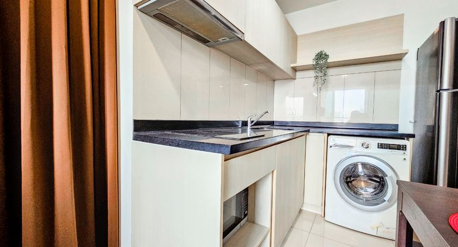 For rent 2 bedrooms condo in Sathon, Bangkok