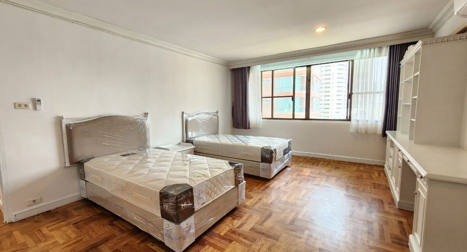 For rent 3 bedrooms condo in Watthana, Bangkok