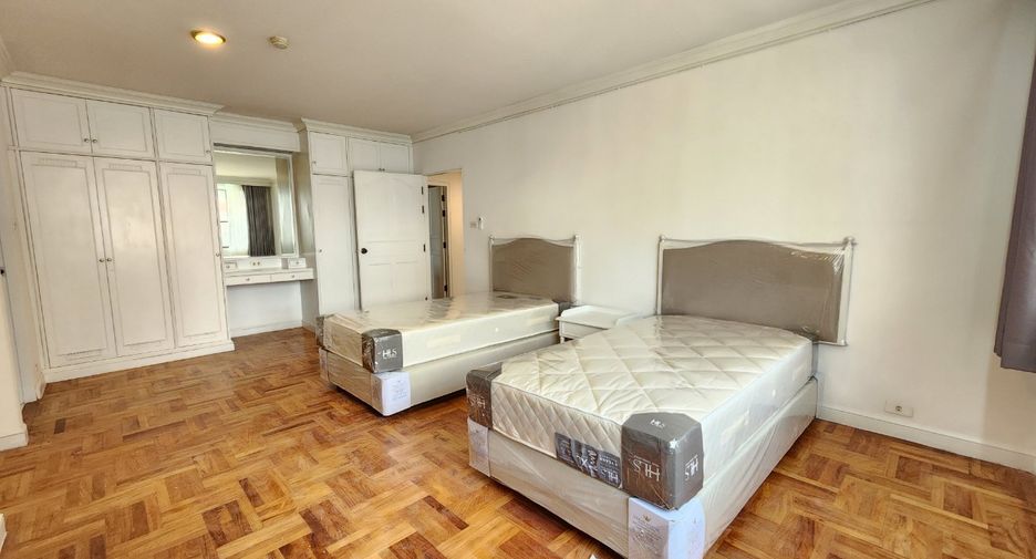 For rent 3 bedrooms condo in Watthana, Bangkok