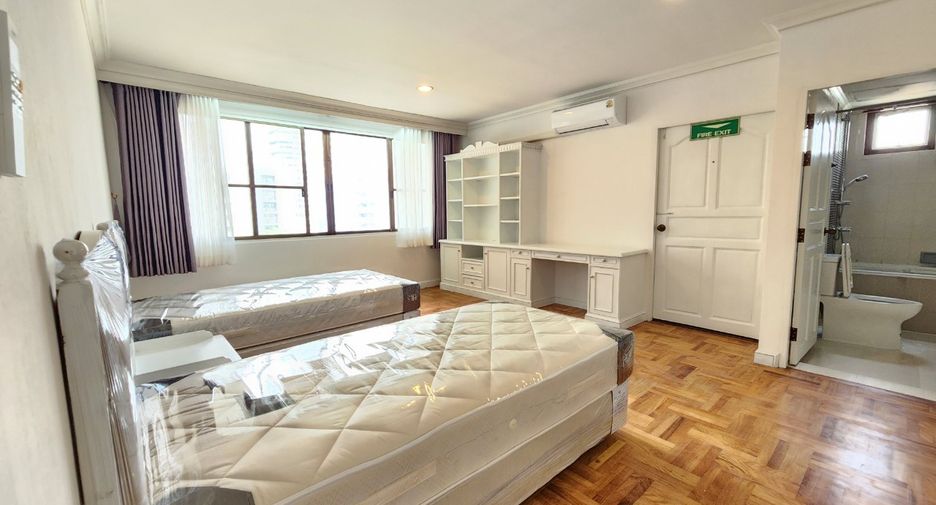 For rent 3 bedrooms condo in Watthana, Bangkok