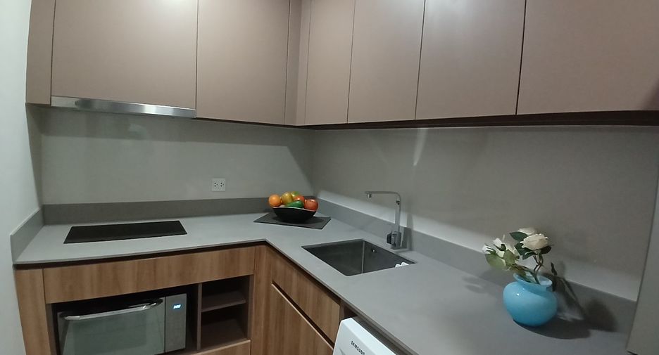 For rent and for sale 1 bed condo in Watthana, Bangkok
