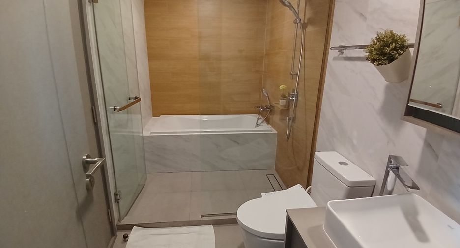 For rent and for sale 1 bed condo in Watthana, Bangkok