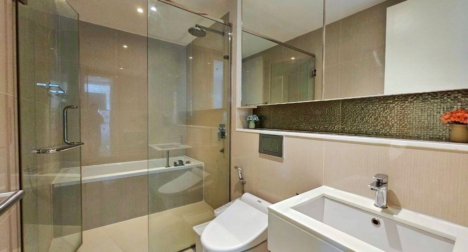 For rent and for sale 1 bed condo in Watthana, Bangkok