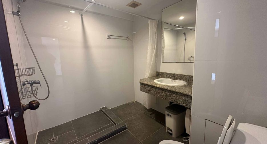 For rent and for sale 2 bedrooms condo in Khlong Toei, Bangkok
