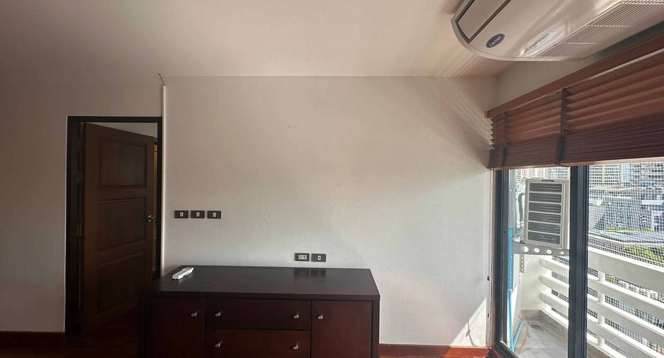 For rent and for sale 2 bedrooms condo in Khlong Toei, Bangkok