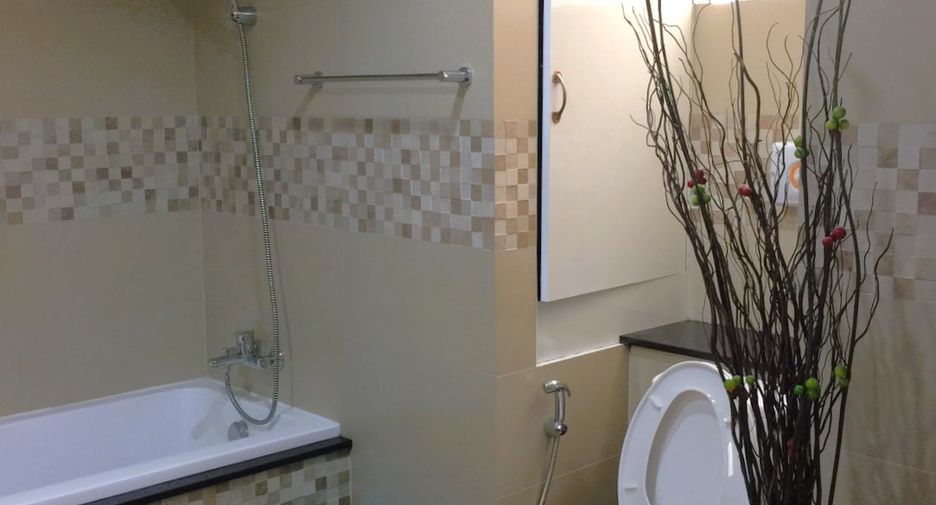 Аренда 3 спальни кондо в Щаттхана, Бангкок