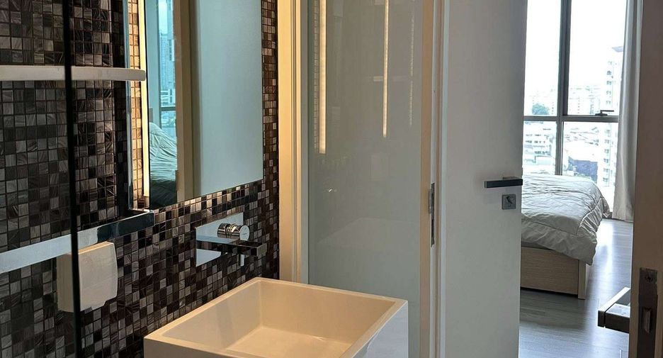 For rent 1 bed condo in Khlong Toei, Bangkok