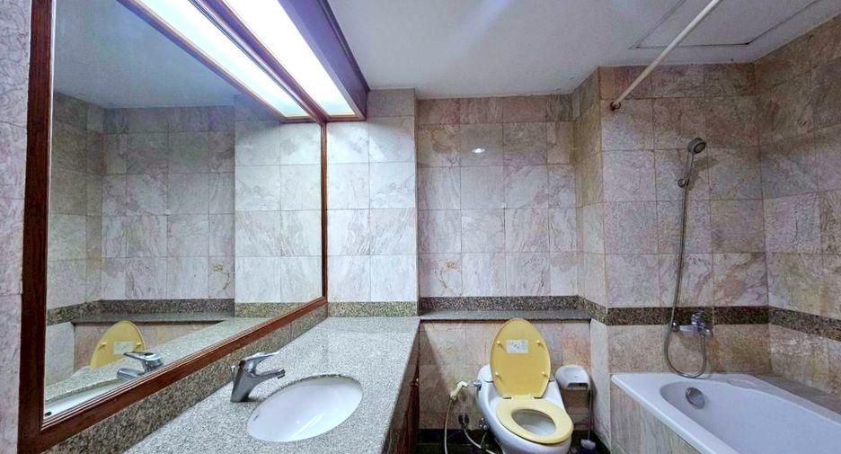 For rent 2 bedrooms condo in Watthana, Bangkok