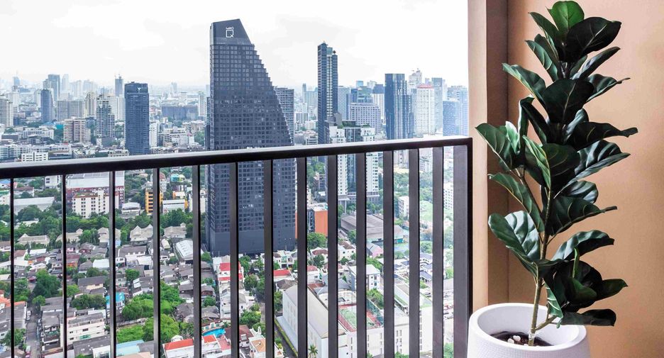 Condo en alquiler de 2 habitaciones en Khlong Toei, Bangkok