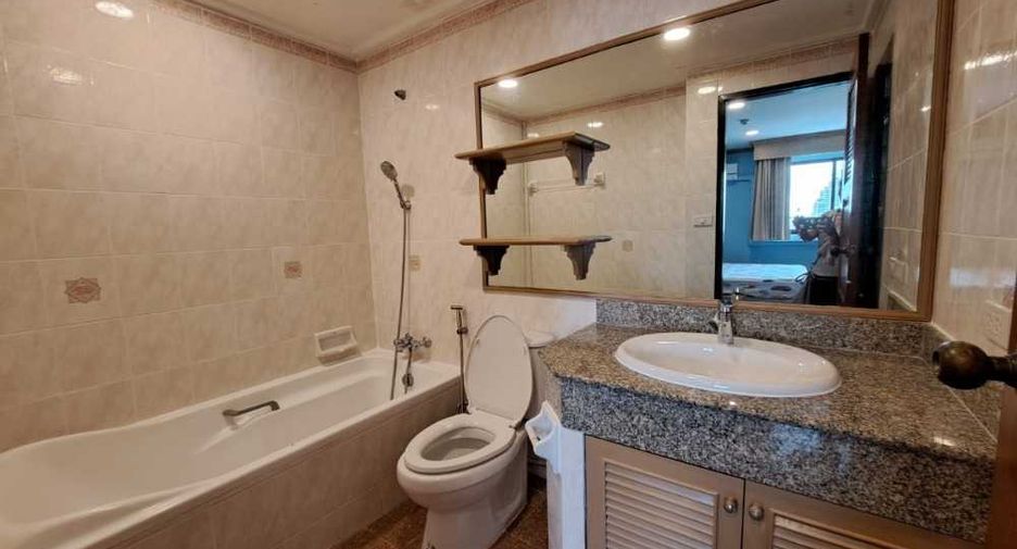 For rent 2 bedrooms condo in Khlong Toei, Bangkok