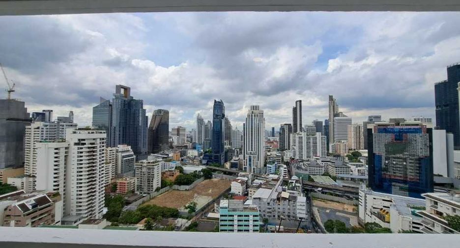 For rent 2 bedrooms condo in Khlong Toei, Bangkok