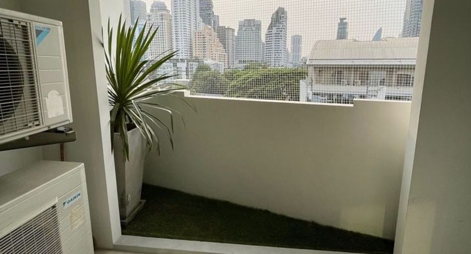 À louer et à vendre 1 chambre condo à Watthana, Bangkok