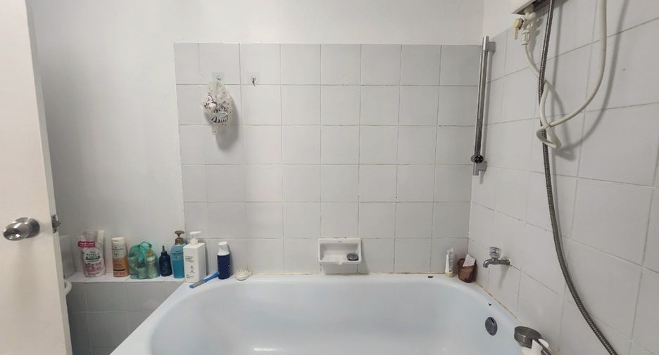 For rent 2 bedrooms condo in Phra Khanong, Bangkok