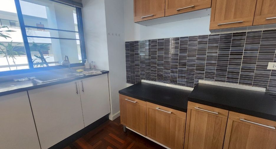 For rent 2 bedrooms condo in Phra Khanong, Bangkok