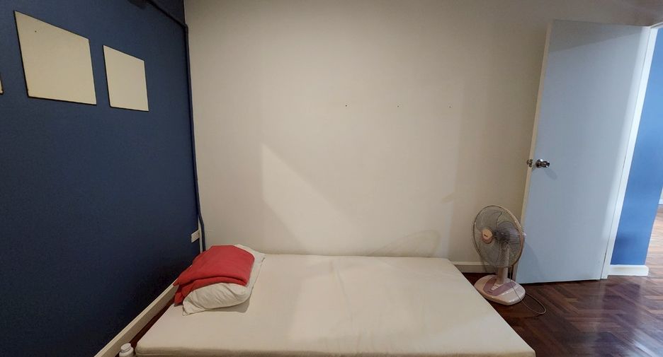 For rent 2 bedrooms condo in Phra Khanong, Bangkok
