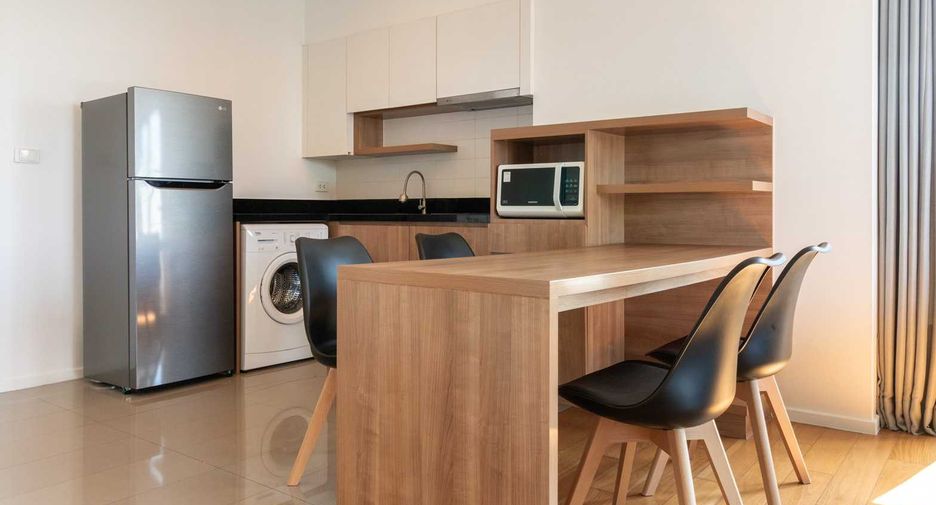 For rent 2 bedrooms condo in Watthana, Bangkok