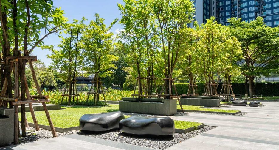For rent 2 bedrooms condo in Watthana, Bangkok