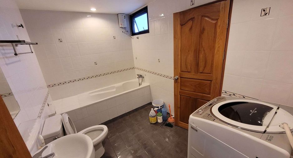 Condo en alquiler de 3 habitaciones en Watthana, Bangkok
