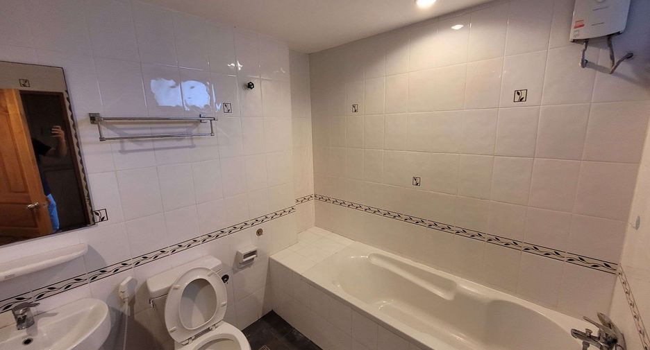 Condo en alquiler de 3 habitaciones en Watthana, Bangkok